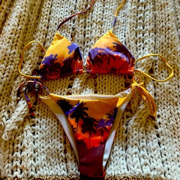 Plumeria bikini LA VIBES!!! Size medium in both - Picture 2 of 2